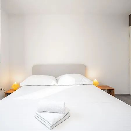 Charming Garden Kate Apartmán