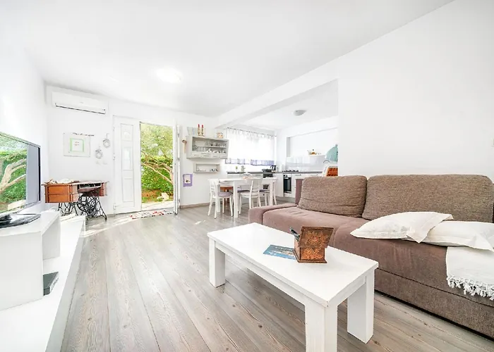 Charming Garden Kate