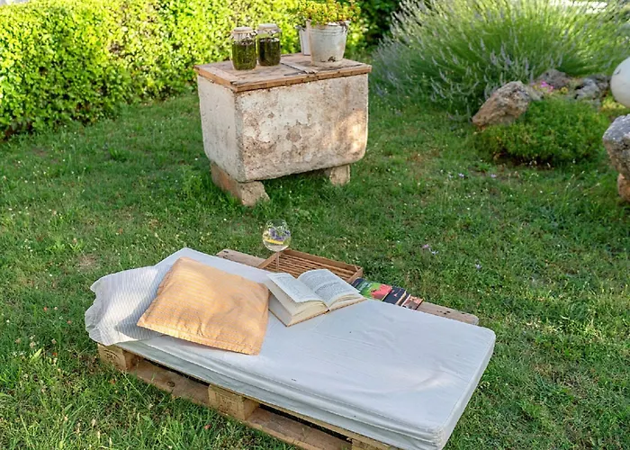 Charming Garden Kate Apartmán